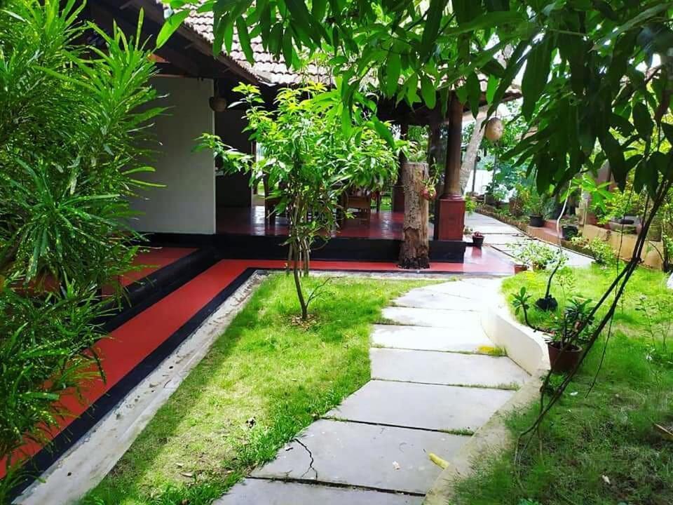Ambadi'S Villa -Lake View Resort Pallipuram Ngoại thất bức ảnh