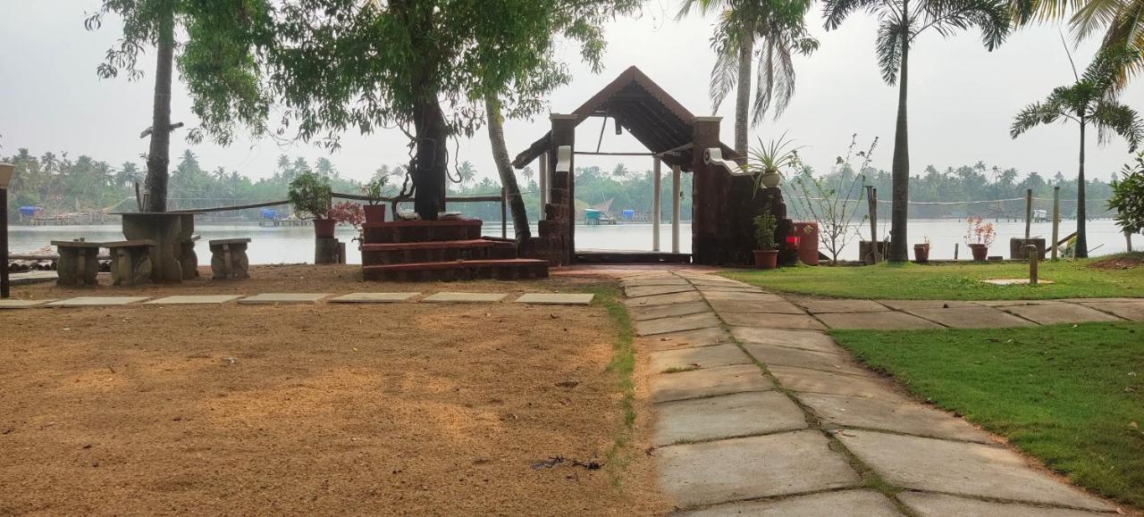 Ambadi'S Villa -Lake View Resort Pallipuram Ngoại thất bức ảnh