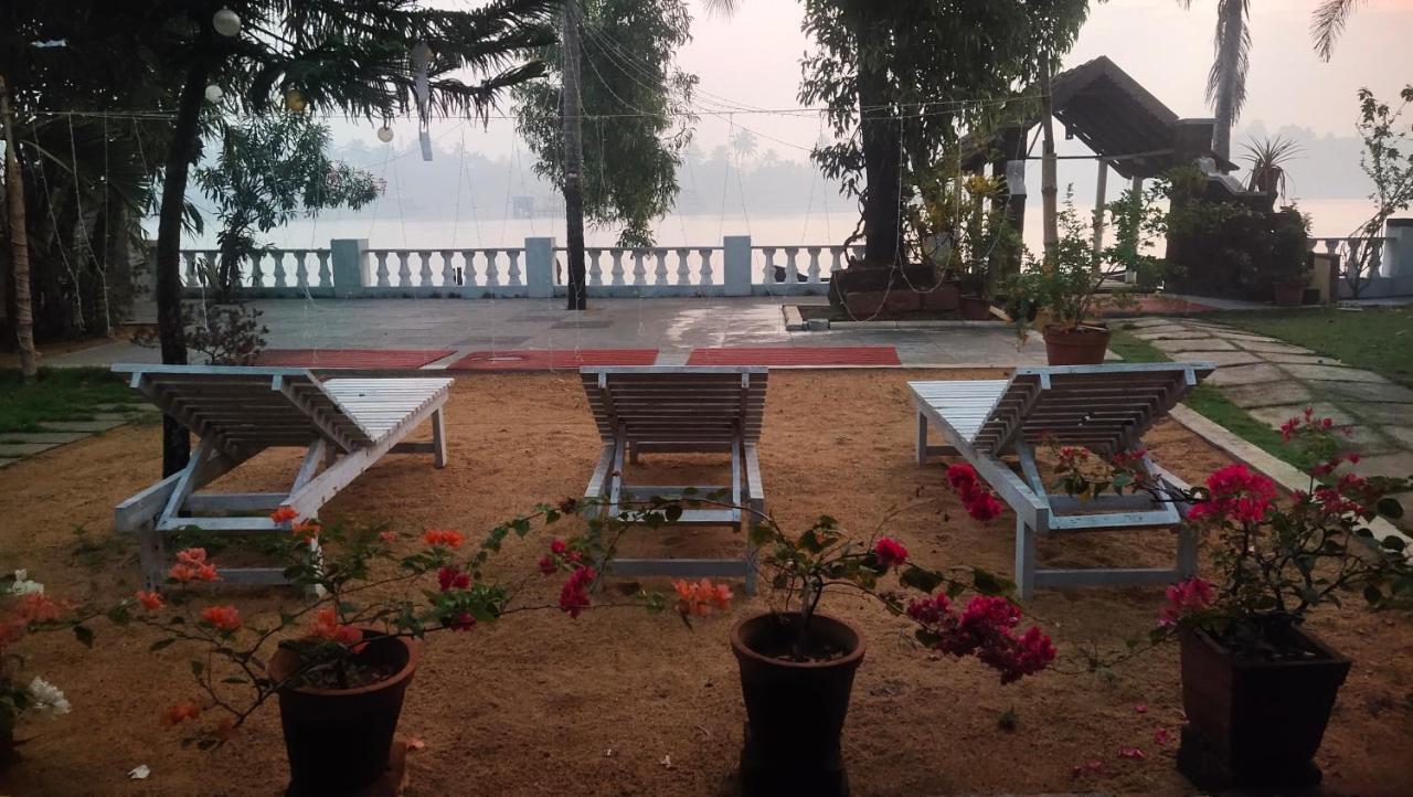 Ambadi'S Villa -Lake View Resort Pallipuram Ngoại thất bức ảnh