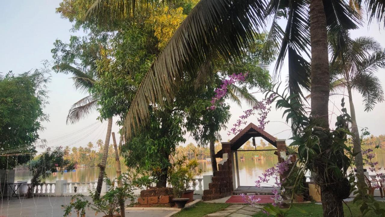Ambadi'S Villa -Lake View Resort Pallipuram Ngoại thất bức ảnh