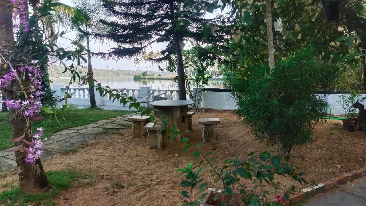 Ambadi'S Villa -Lake View Resort Pallipuram Ngoại thất bức ảnh