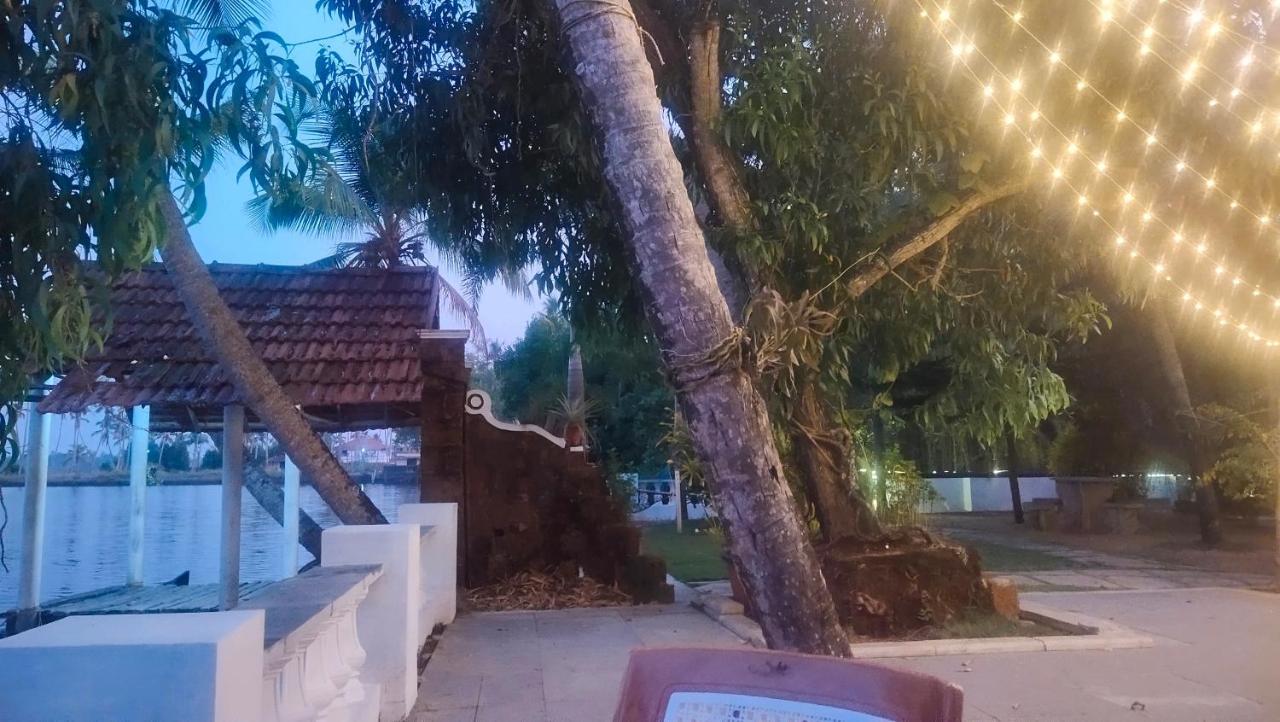 Ambadi'S Villa -Lake View Resort Pallipuram Ngoại thất bức ảnh