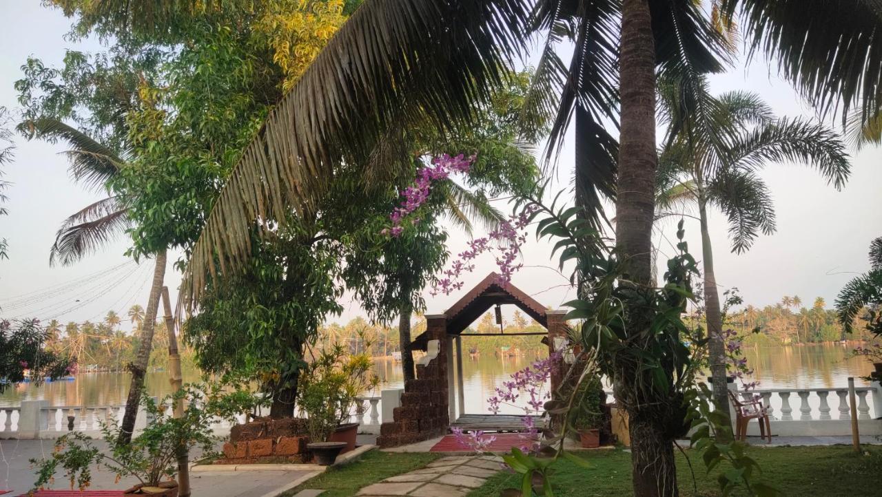 Ambadi'S Villa -Lake View Resort Pallipuram Ngoại thất bức ảnh