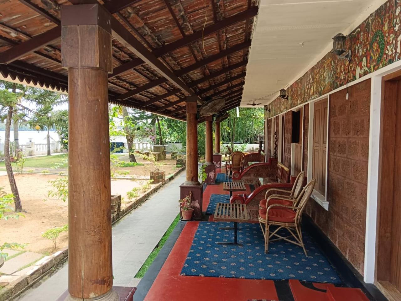 Ambadi'S Villa -Lake View Resort Pallipuram Ngoại thất bức ảnh
