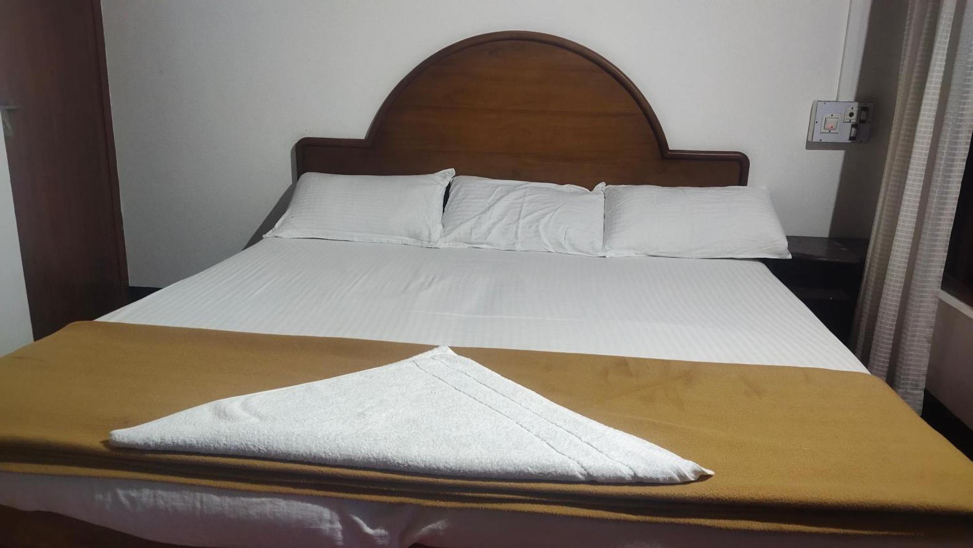 Ambadi'S Villa -Lake View Resort Pallipuram Phòng bức ảnh